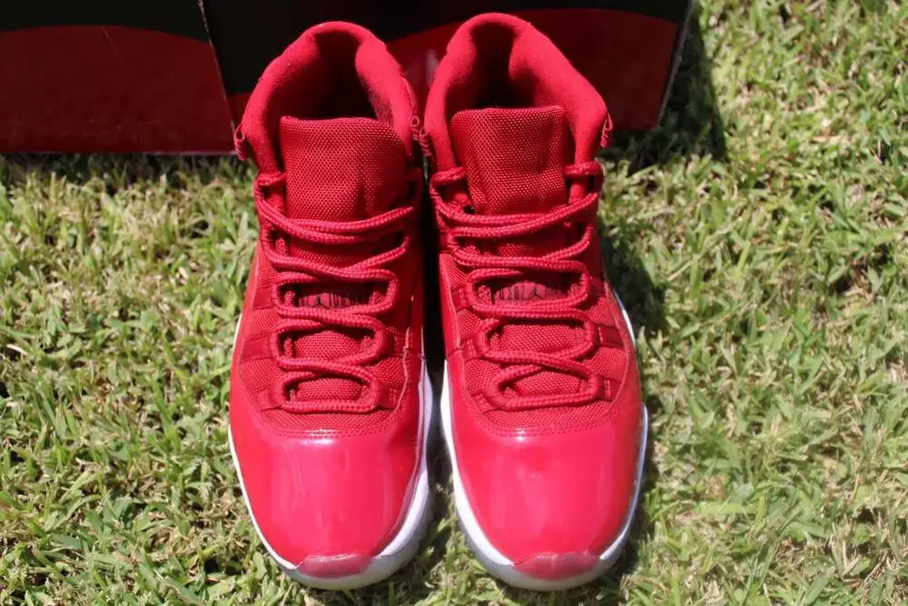 Air Jordan 11 Retro Win Like '96 Gym Red Size 9 (378037-623)